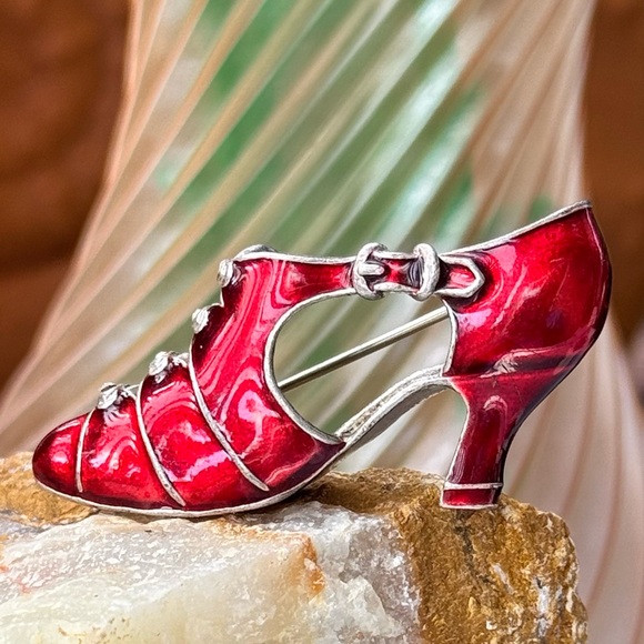 MMA Jewelry - Dazzling Vintage MMA Red Enamel Elegant Shoe Brooch – 1980s Dance